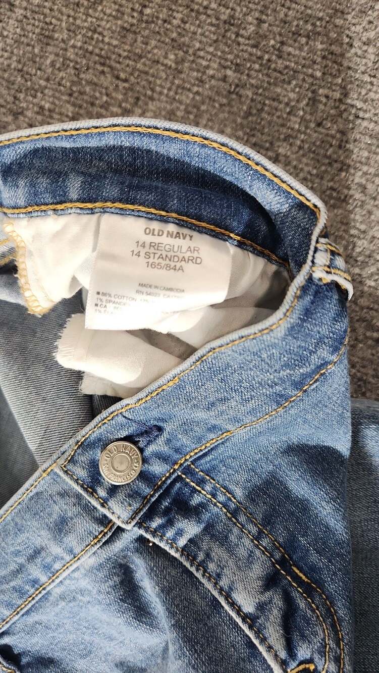 Old Navy Boyfriend Mid-Rise Light Wash Denim Jeans Size 14 Regular - Picture 3 of 12